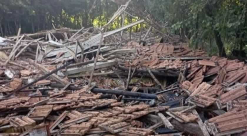 Tempestade destrói aviário no interior do município