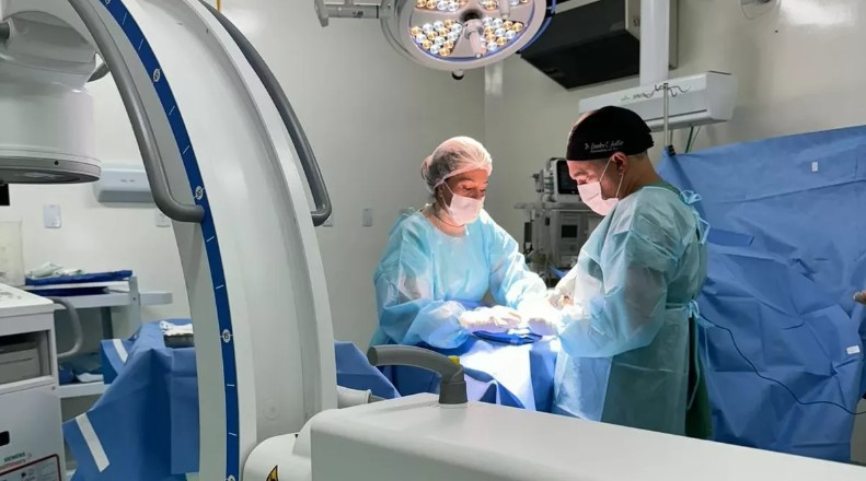 Hospital realiza primeira cirurgia de alta complexidade em ortopedia pelo SUS no Oeste de SC