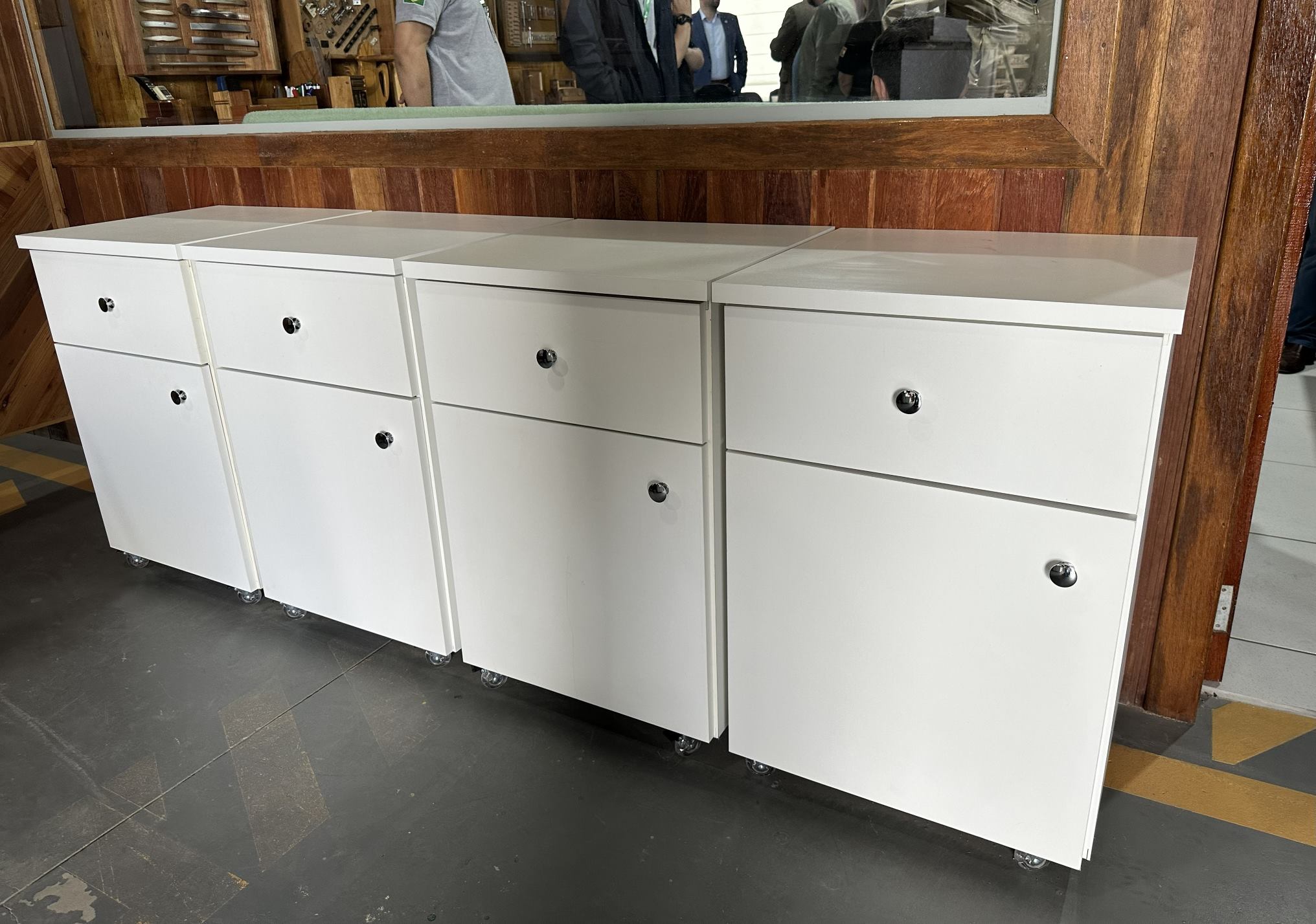 Hospitais públicos ganham novos móveis com mão de obra de detentos