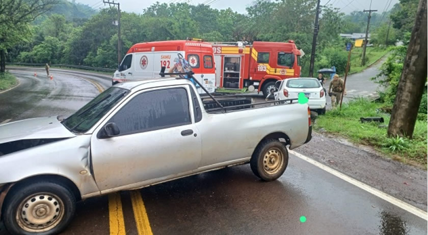 Colisão entre dois veículos deixa dois feridos na SC-163