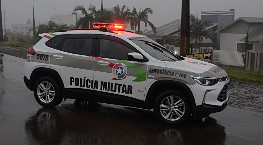 Criança autista e irmão são resgatados após agressões em SC; pai é preso