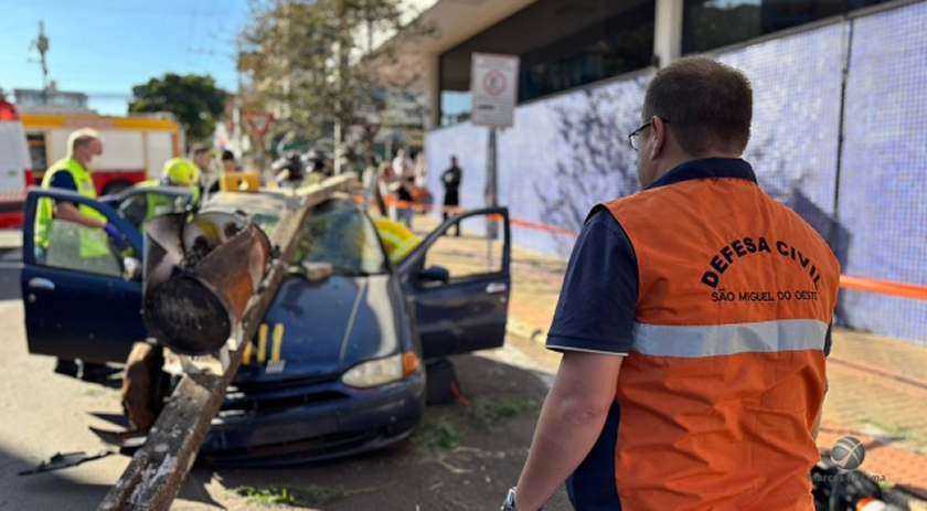 Simulação de desastre natural mobiliza equipes de resgate e segurança no centro