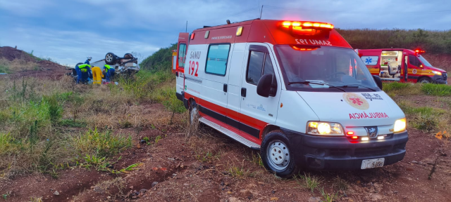 Homem fica ferido em acidente com capotamento na BR-282