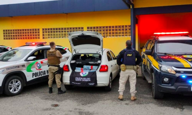 Motorista cumpre “ordem” e quebra celular após ser flagrado com 200 kg de maconha em SC