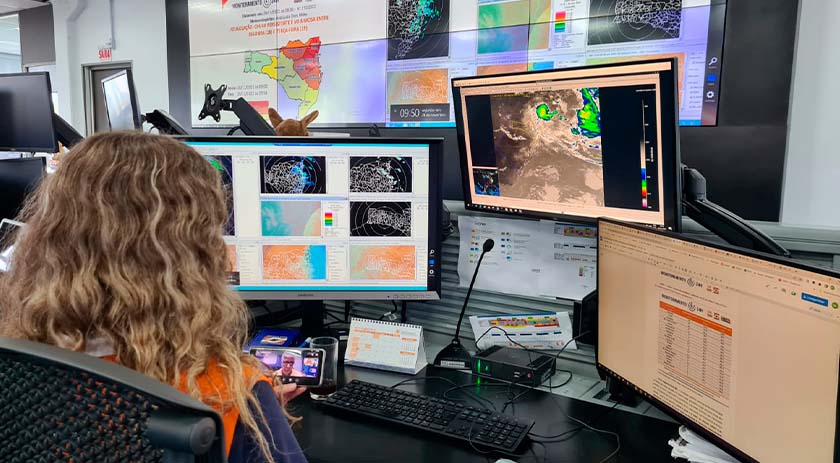 Defesa Civil emite aviso especial para chuvas volumosas que devem atingir SC