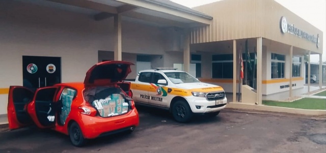 Polícia apreende mais de 100 caixas de desodorante durante abordagem