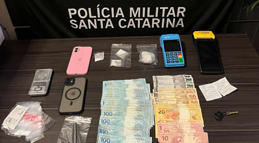 PM encontra grande quantidade de cocaína e mais de R$ 3 mil em espécie em residência