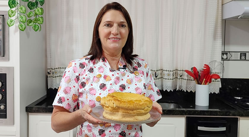 Dete ensina uma receita de pão de queijo de forma feito no liquidificador
