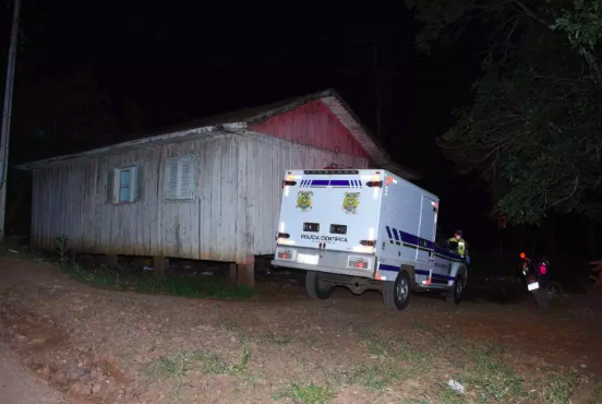 Homem é encontrado morto com golpes de facão no Oeste