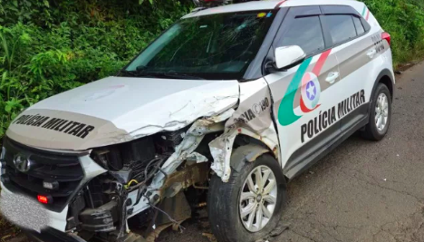 Viatura da PM colide contra carro na SC-283, no Oeste catarinense