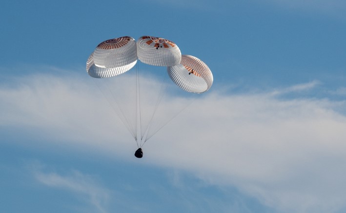 Astronautas voltam à Terra após 9 meses “presos” no espaço