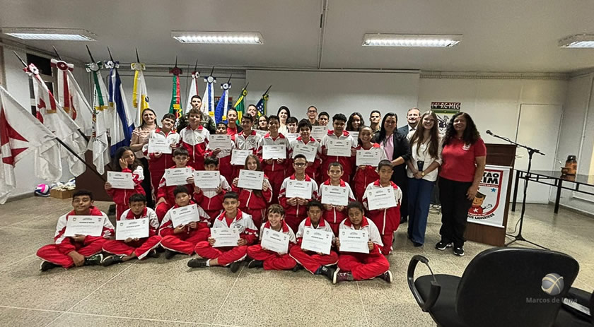 Formatura marca o encerramento do Programa Pelotão Mirim Pequenos Lanceiros