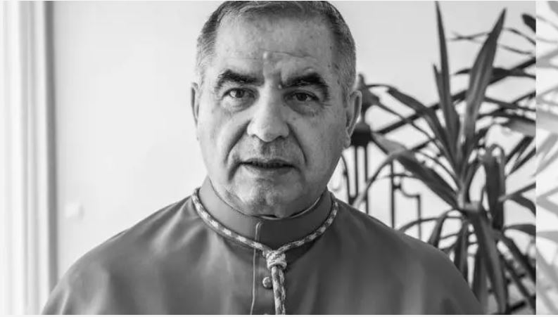 Vaticano condena cardeal próximo ao Papa Francisco por fraude