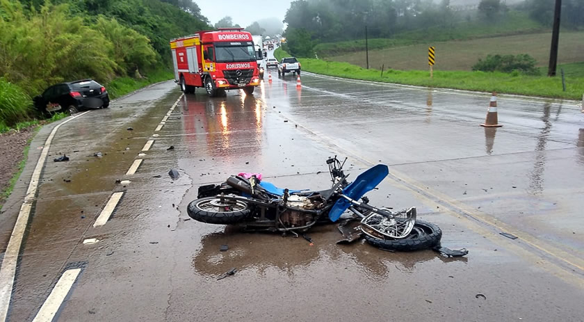 Colisão entre carro e moto na BR-163 deixa dois mortos e dois feridos