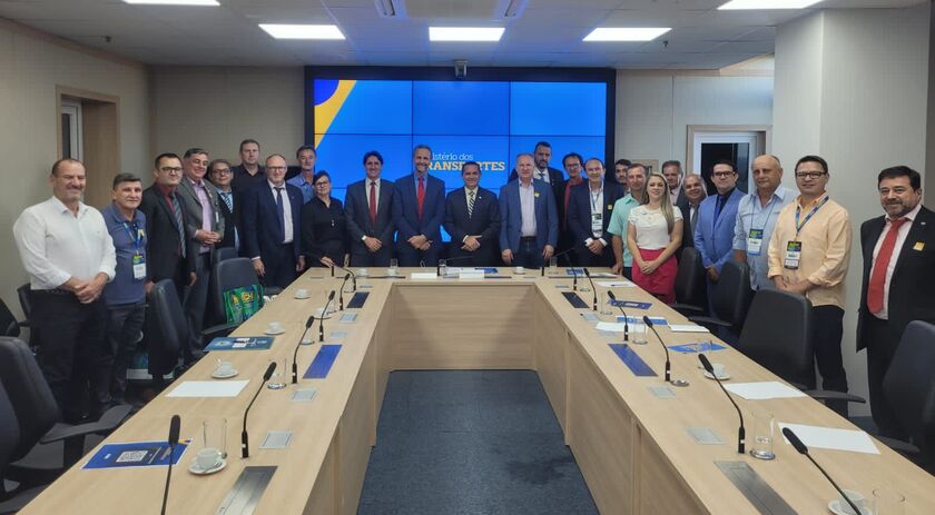 Prefeitos da região da Ameosc participam de Marcha dos Prefeitos à Brasília
