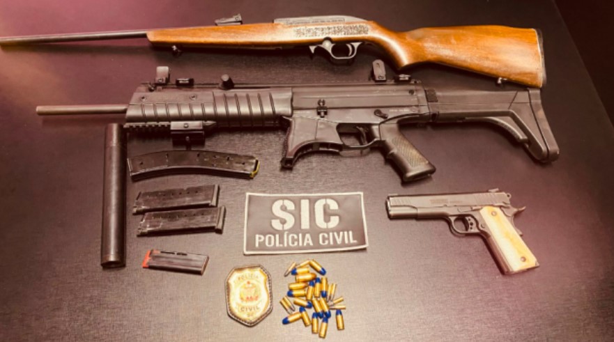 Polícia Civil cumpre mandados de busca e apreensão e apreende armas e munições