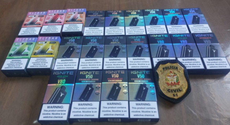 Polícia Civil encontra cigarros eletrônicos à venda em comércio e um homem acaba preso