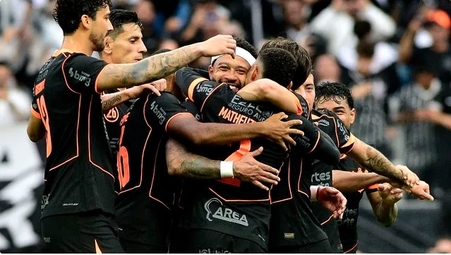 Corinthians vence o Grêmio, emplaca a terceira seguida e sonha com vaga na Libertadores