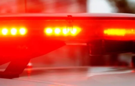 Homem espanca esposa com pedaço de madeira, foge de carro e morre em acidente em SC