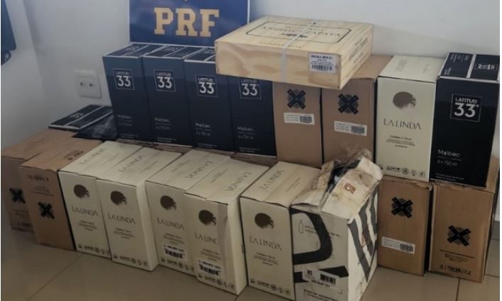 BMW é flagrada transportando 160 garrafas de vinhos argentinos