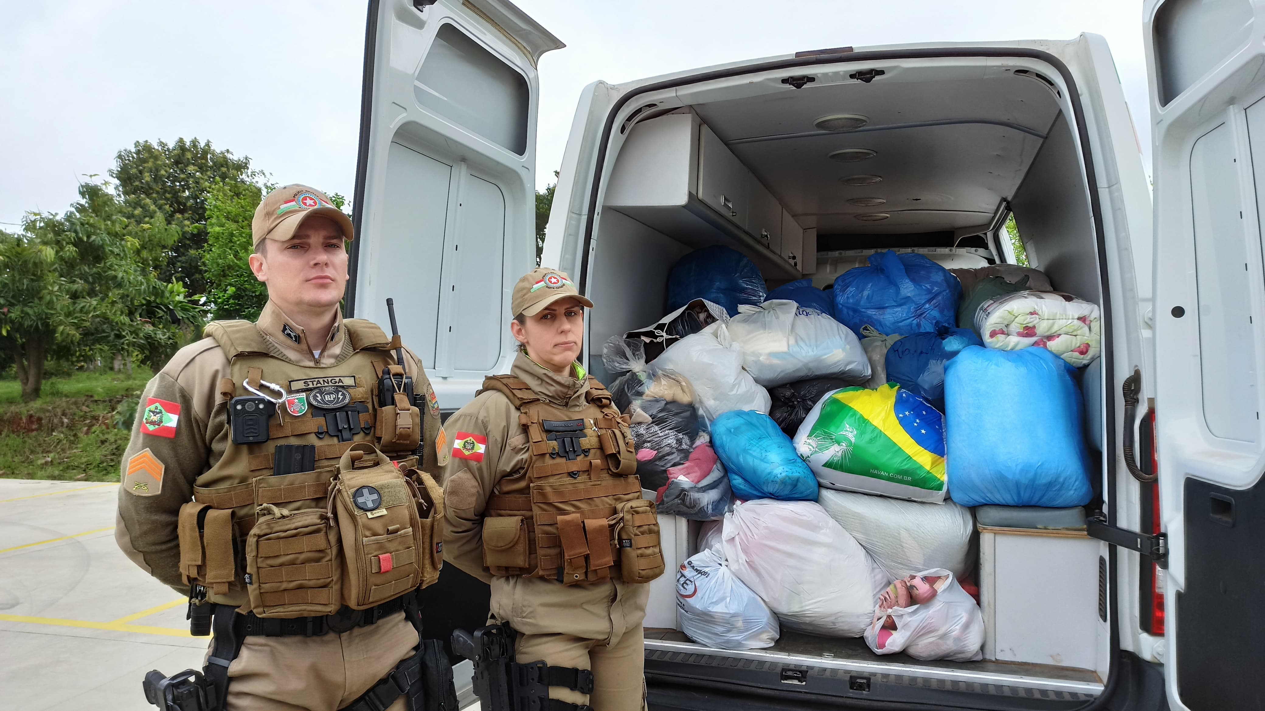PM entrega doações arrecadadas para os desabrigados no Rio Grande do Sul