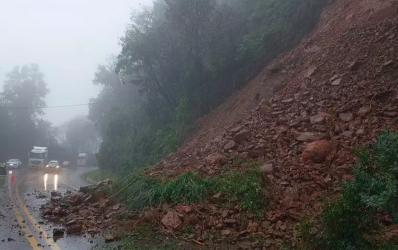 Chuva não dá trégua em SC e Defesa Civil alerta para risco alto de deslizamentos