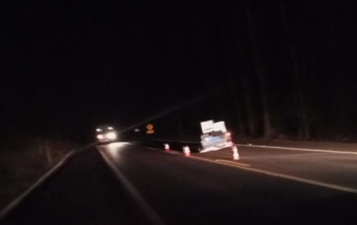 Colisão lateral entre carreta e Parati deixa apenas danos materiais na BR-282