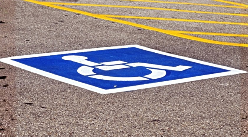 Administração orienta sobre emissão de credencial para vagas especiais de estacionamento