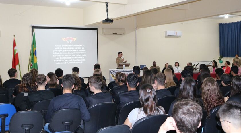 Projeto Protetores do Lar da Polícia Militar forma 153 alunos