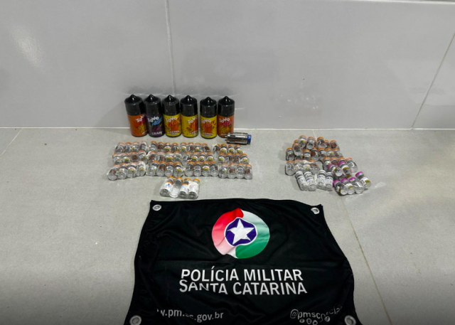 PMRv apreende medicamentos ilegais e mercadorias irregulares na SC-157