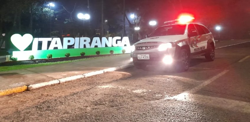 Motociclista foge da polícia em abordagem no centro
