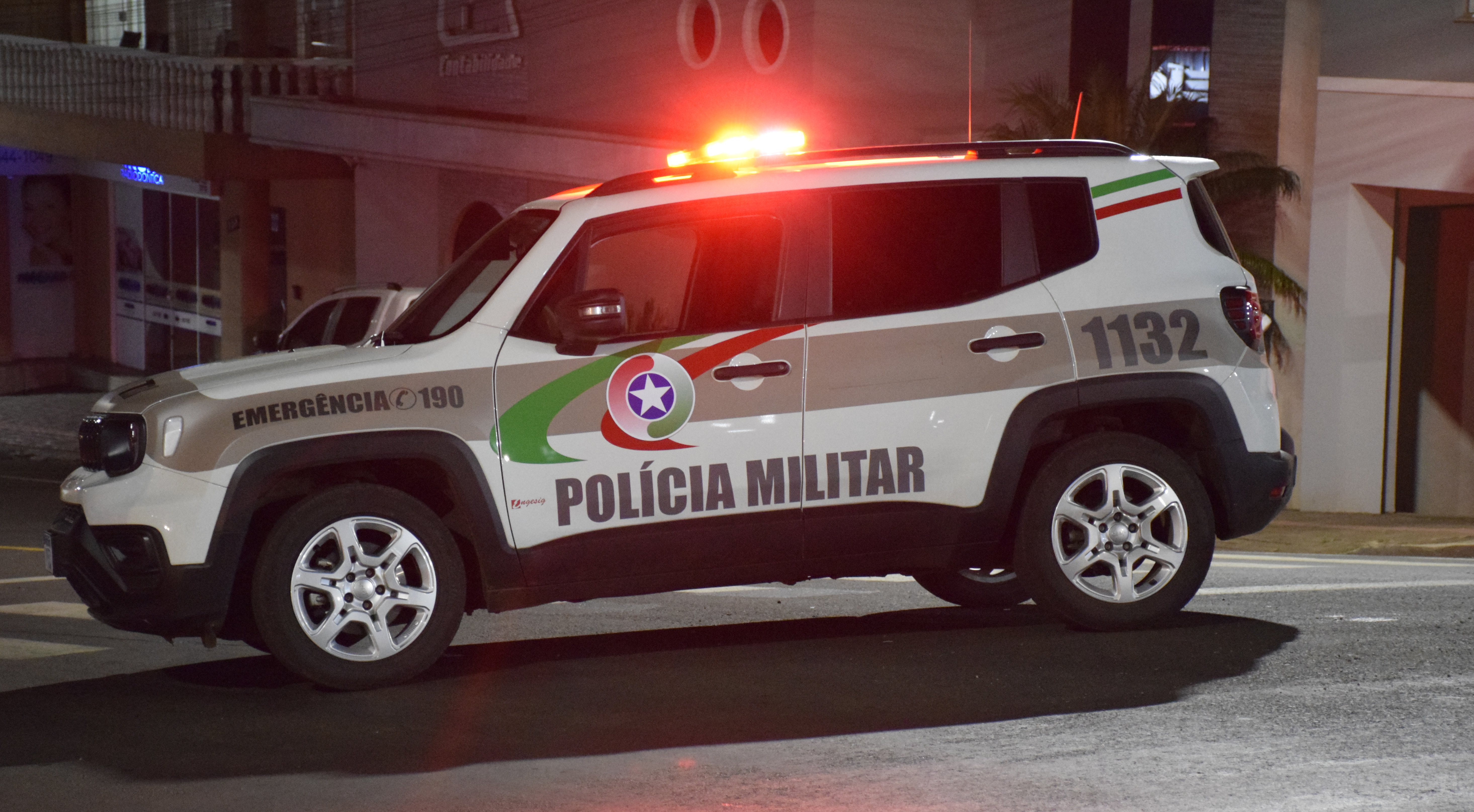 Homem é ameaçado com arma de fogo e tem dinheiro exigido