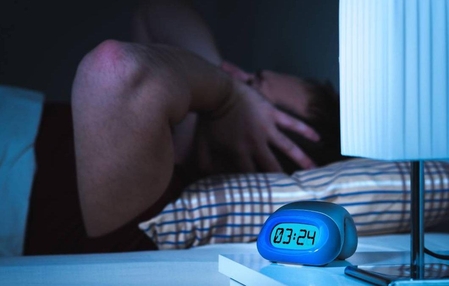 Perdeu o sono durante a madrugada? Saiba o que fazer