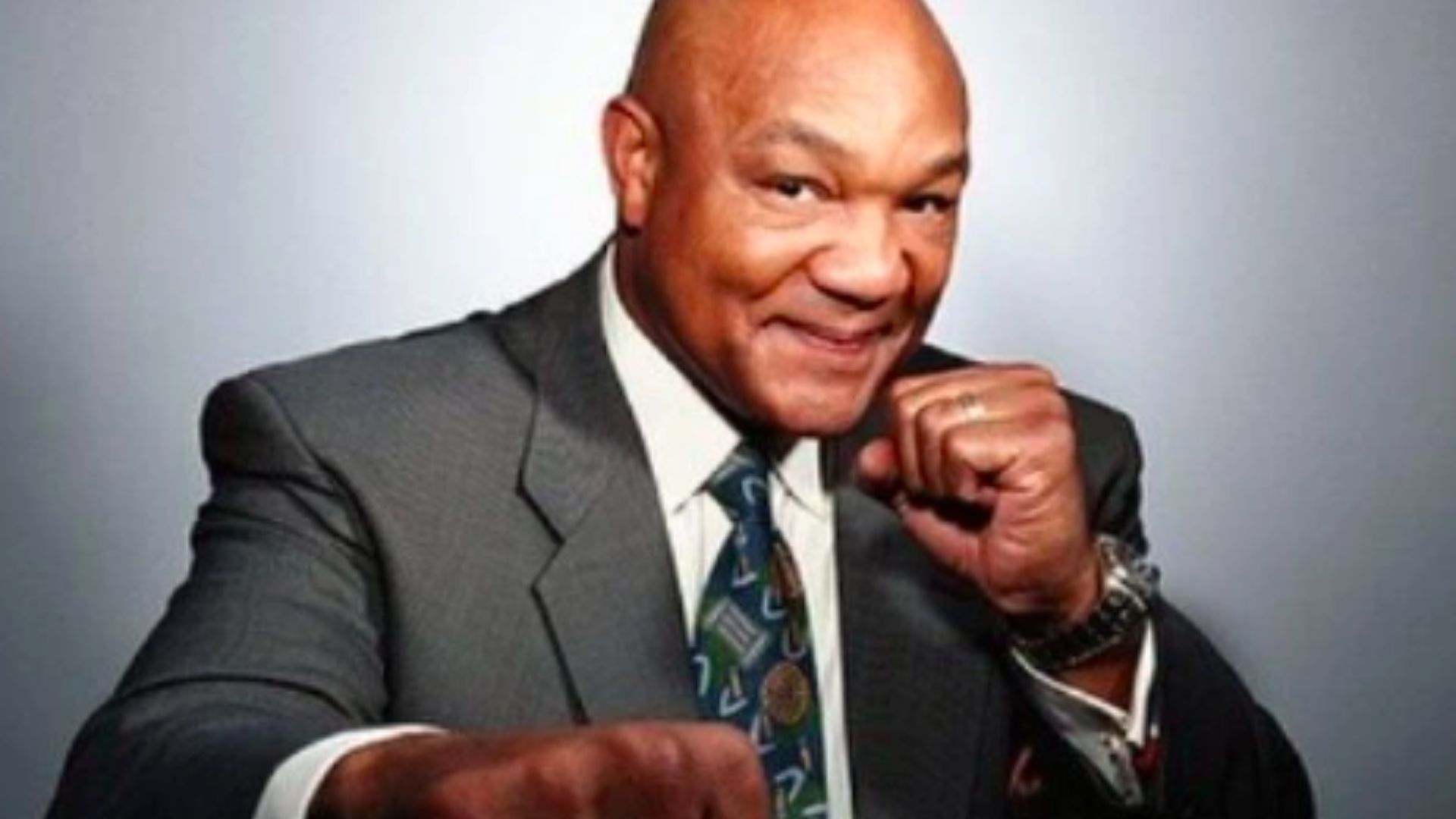 Morre George Foreman, ex-campeão mundial de boxe, aos 76 anos