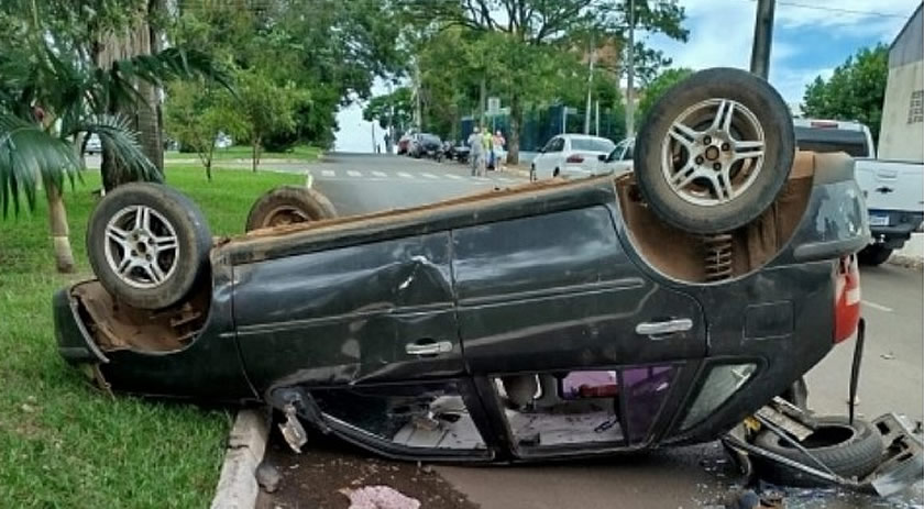 Homem fica ferido após colisão