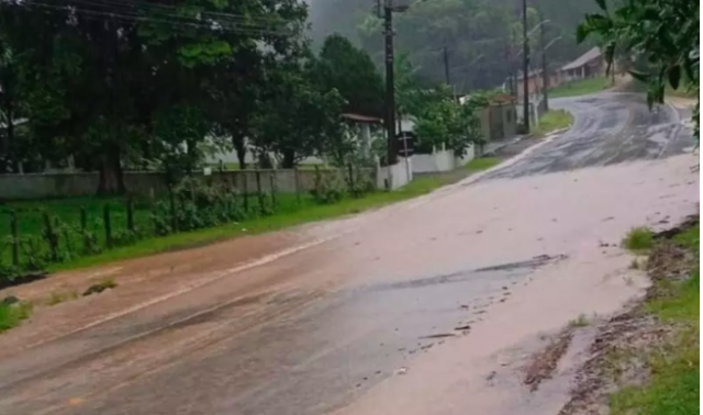 Frio intenso e temporais: ciclone trará chuvas de 90mm e derrubará temperaturas em SC