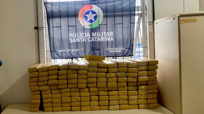 Mais de 120 kg de maconha são apreendidos durante abordagem