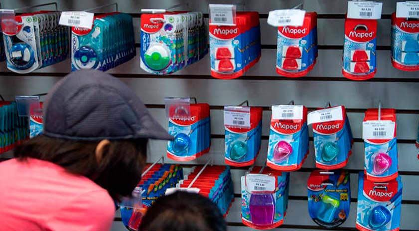 Inflação avança 0,76% em fevereiro, puxada pela educação