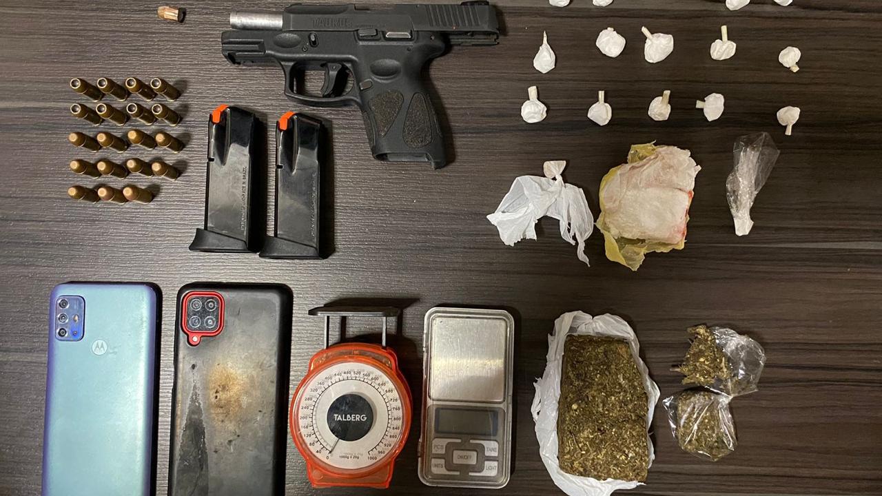 PM descobre tráfico de drogas ao atender ocorrência em que jovem foi atingido por tiro