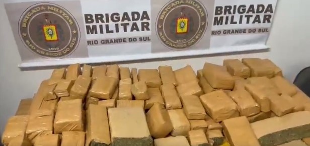 Suspeito de tráfico confunde policiais com compradores, entrega droga e é preso no RS