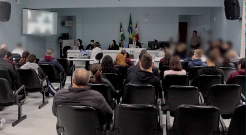 Júri de homem acusado de matar a companheira no dia do aniversário esta em andamento