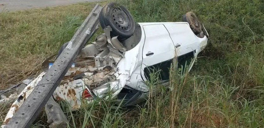 Família sofre acidente, avó morre e neto é consolado por bombeiro em SC