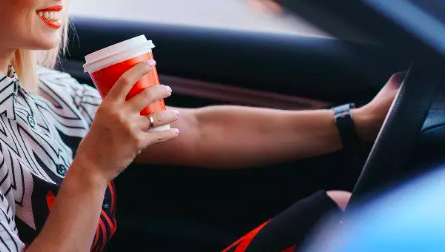 7 coisas que se você fizer no carro pode ser multado e nem sabe; veja a lista