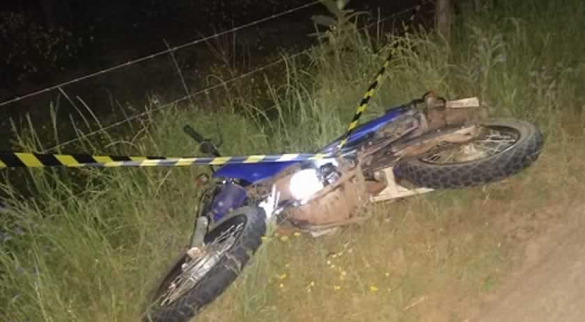 Motociclista colide em animal e sofre lesões graves