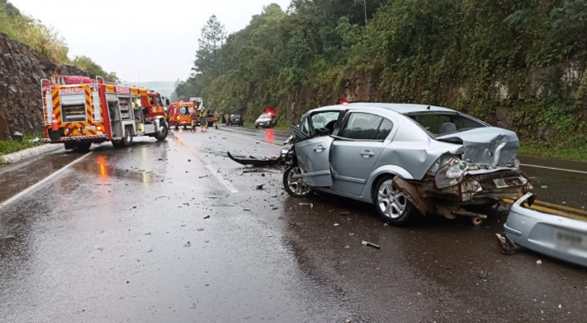 Grave acidente na BR-282,  deixa uma vítima fatal e três feridos