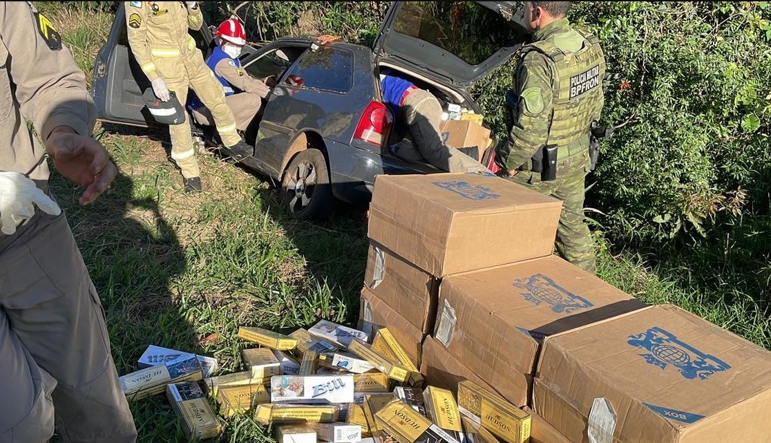 Adolescente e jovem são detidos com carga de cigarros contrabandeados na fronteira entre PR e SC