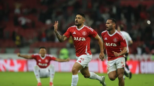 Com gol no fim, Inter vence o Vitória no Beira-Rio e deixa zona de rebaixamento