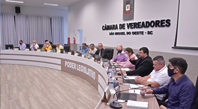 Câmara aprova alteração na composição de conselho, cessão de ginásio e mudança no Regimento Interno da Câmara Mirim