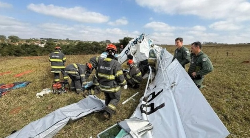 Avião de pequeno porte cai e deixa mortos no interior de SP