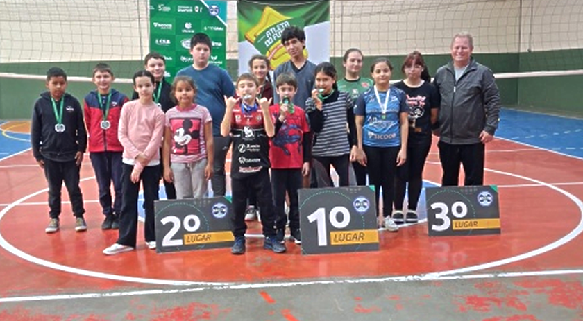 Atletas de Maravilha participam do 2º Open Chapecó de Tênis